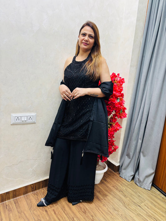 Woman wearing black sequin halter-neck suit set, indo-western party wear, SS-1013