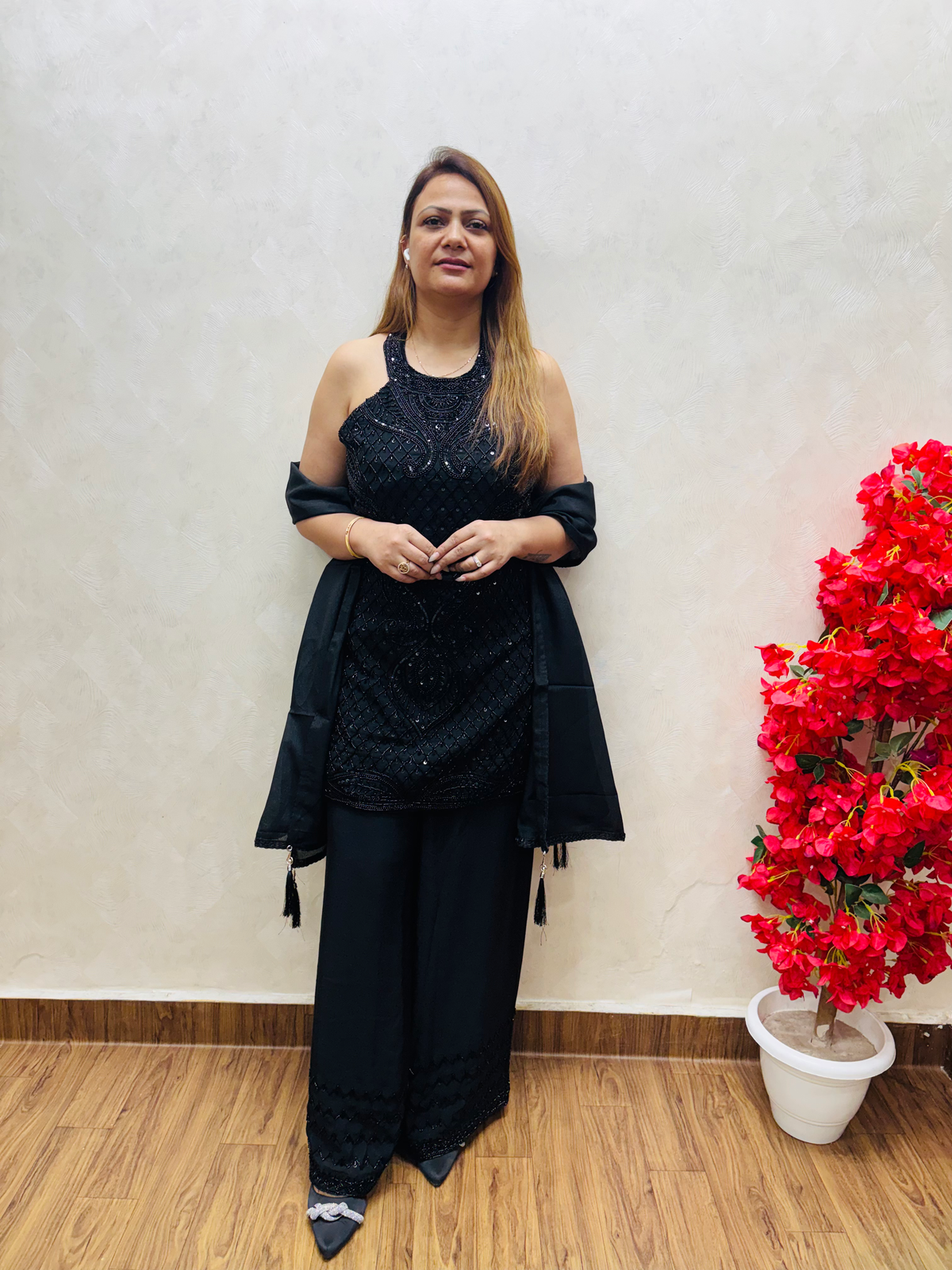 Close view of black halter-neck sequin top and dupatta detailing, party wear suit set, SS-1013