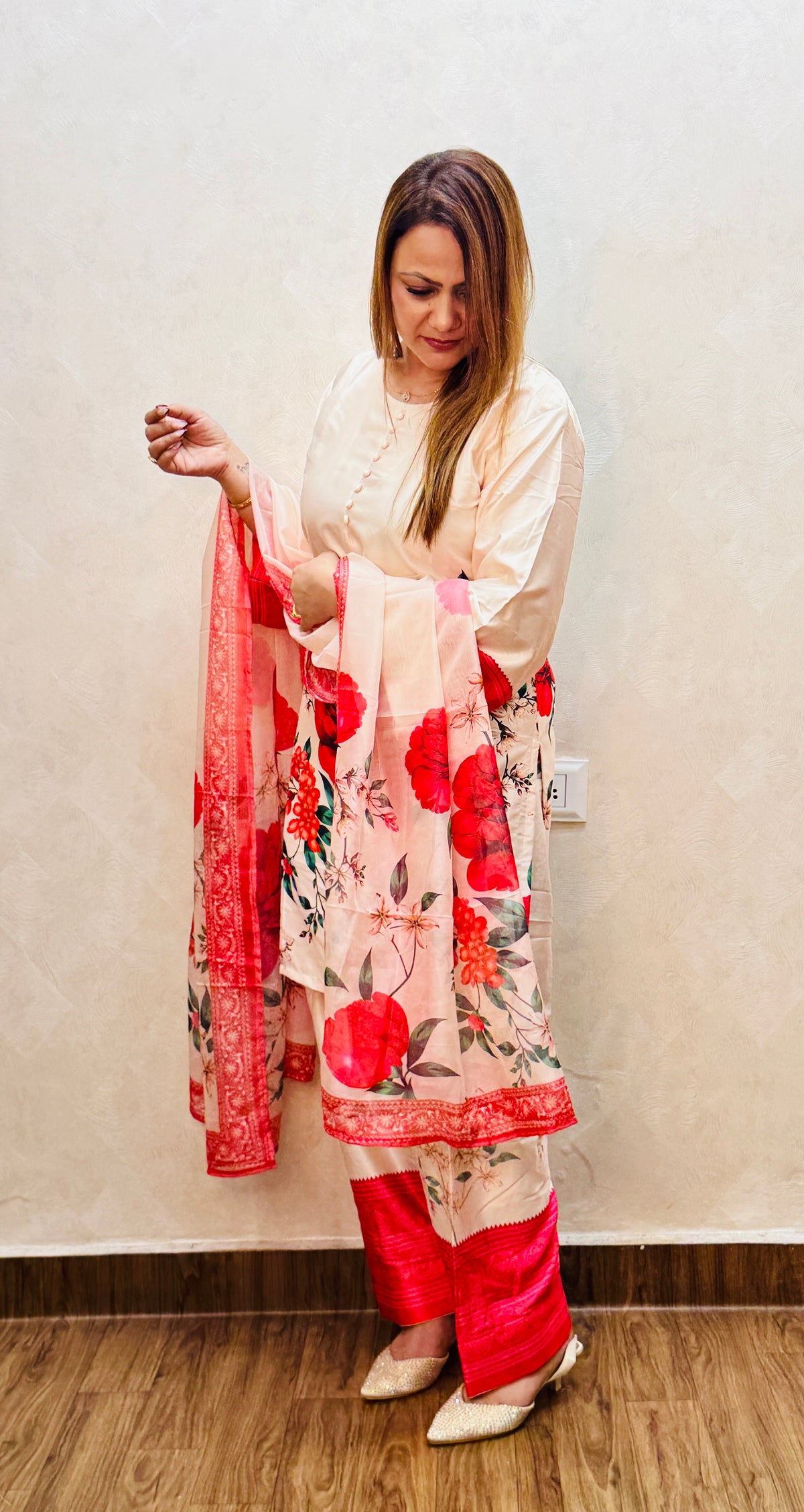 Close view of cream satin kurta with red floral print, farsi salwar detailing, SS-1006